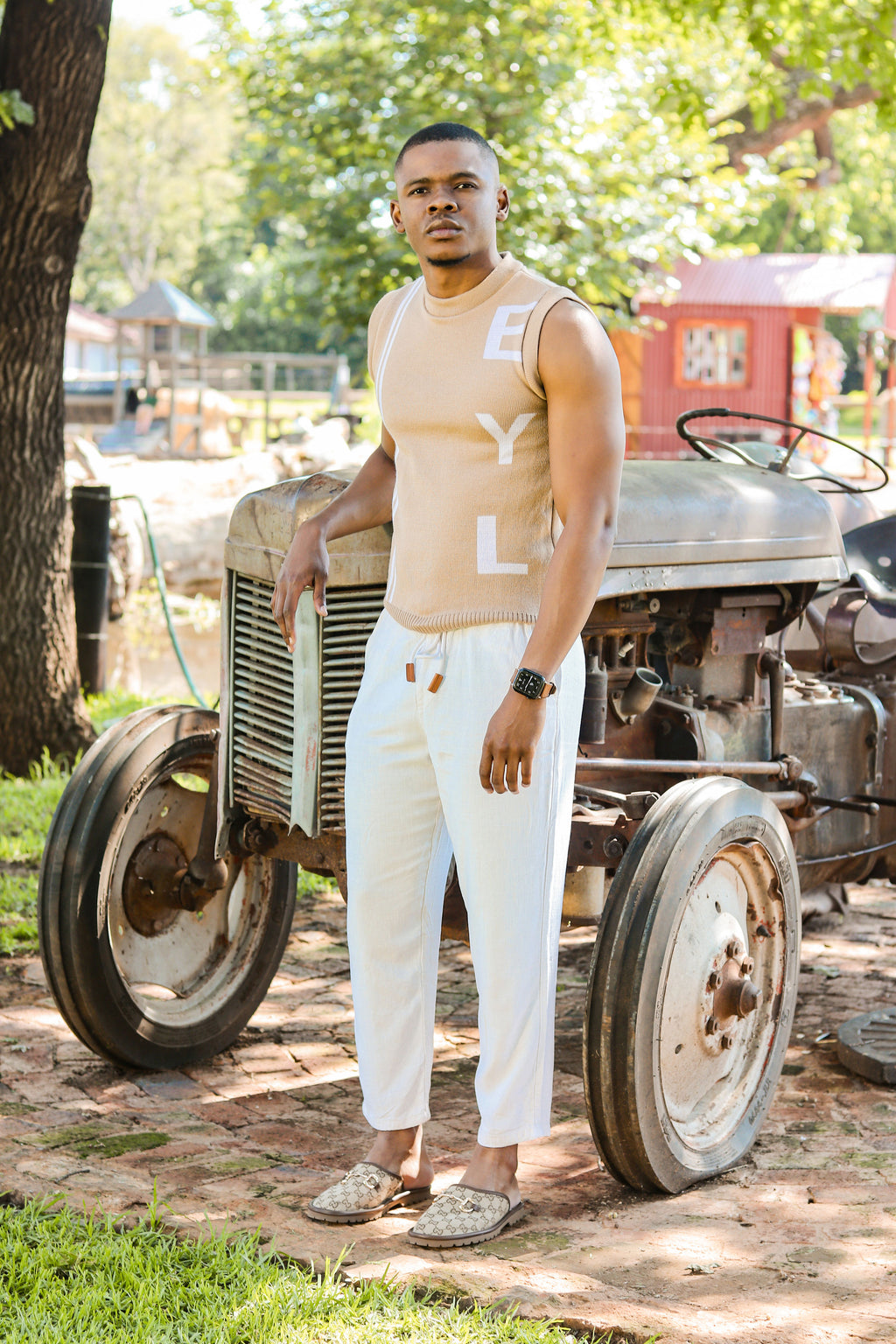 UKUVUSELELA PREMIUM KNITTED PULL OVER.